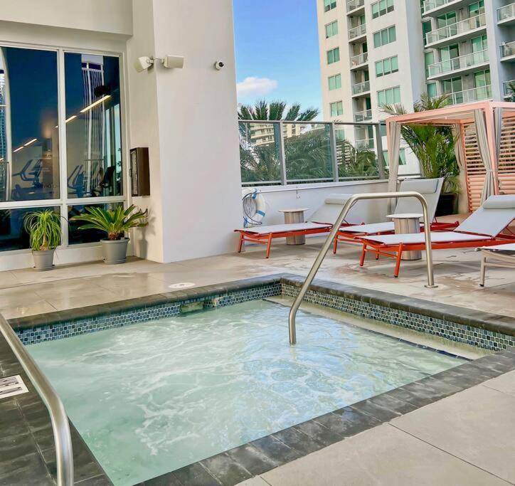 Miami High Town View 1610アパートメント エクステリア 写真