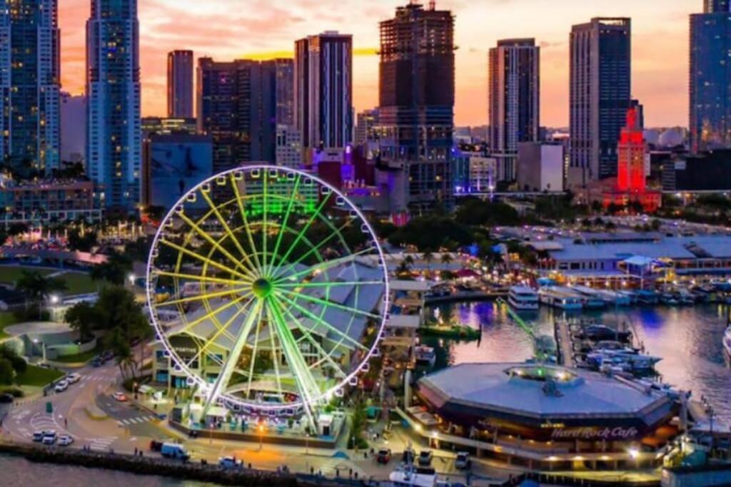 Miami High Town View 1610アパートメント エクステリア 写真